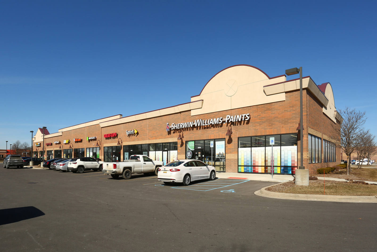 Keystone Commercial Real Estate on X: Kroger anchored retail shopping  center in Grand Blanc, Michigan! Join Lefty's Famous Cheesesteaks, Hoagies  & Grill, Orange Theory Fitness, Pure Barre, Verizon, ATI Physical  Therapy, and